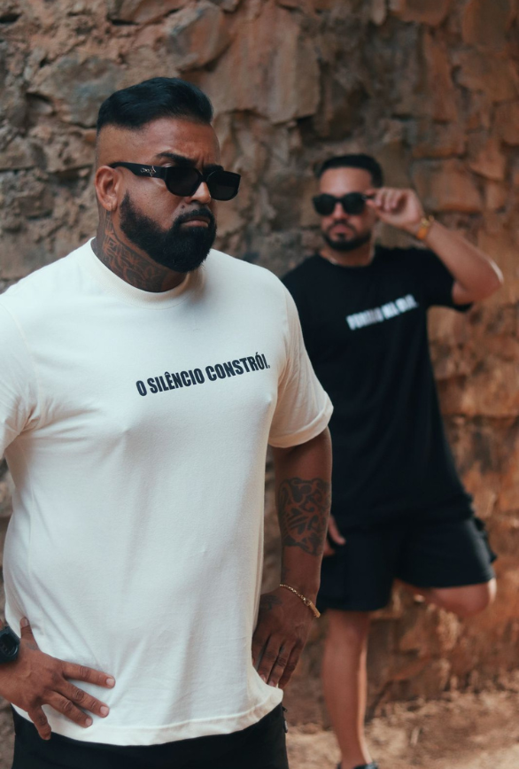 OVERSIZED IRON MANIFESTO-O SILÊNCIO CONSTRÓI